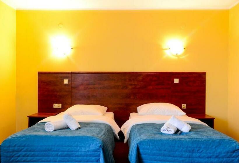 Habitació Triple Estàndard, Dworek Emilli