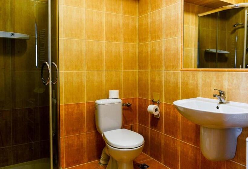 Habitació Quàdruple Estàndard, Dworek Emilli