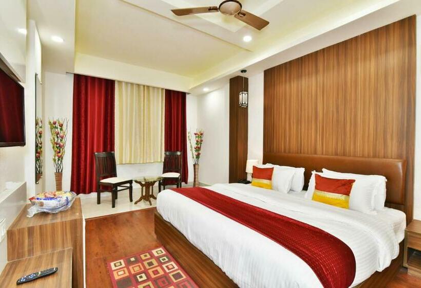 スーペリアールーム, Pinaz Royale