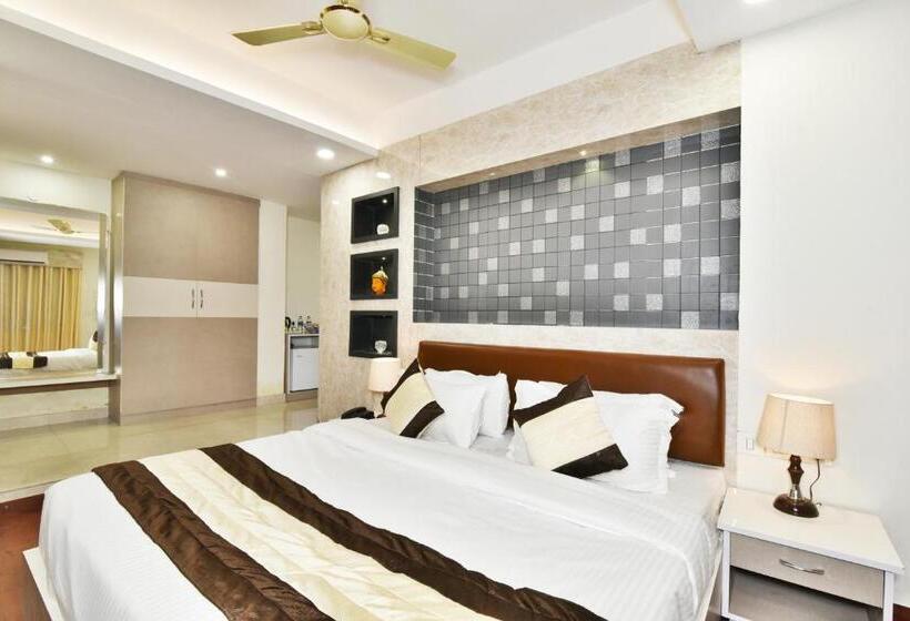 キングサイズベッドのスタンダードルーム, Pinaz Royale