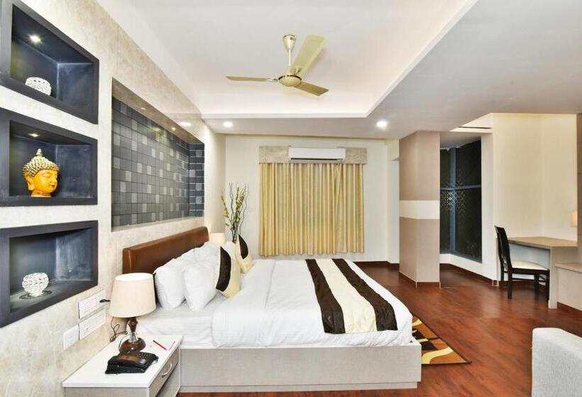 キングサイズベッドのスタンダードルーム, Pinaz Royale