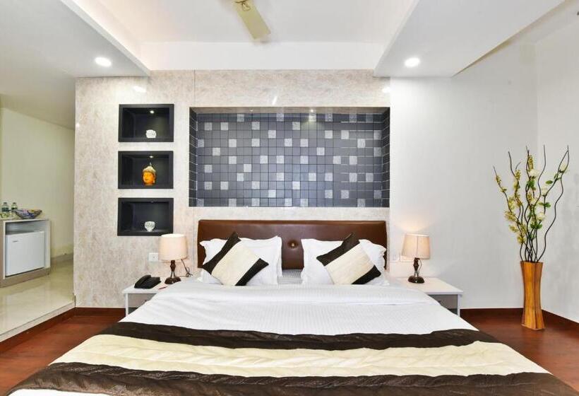 キングサイズベッドのスタンダードルーム, Pinaz Royale