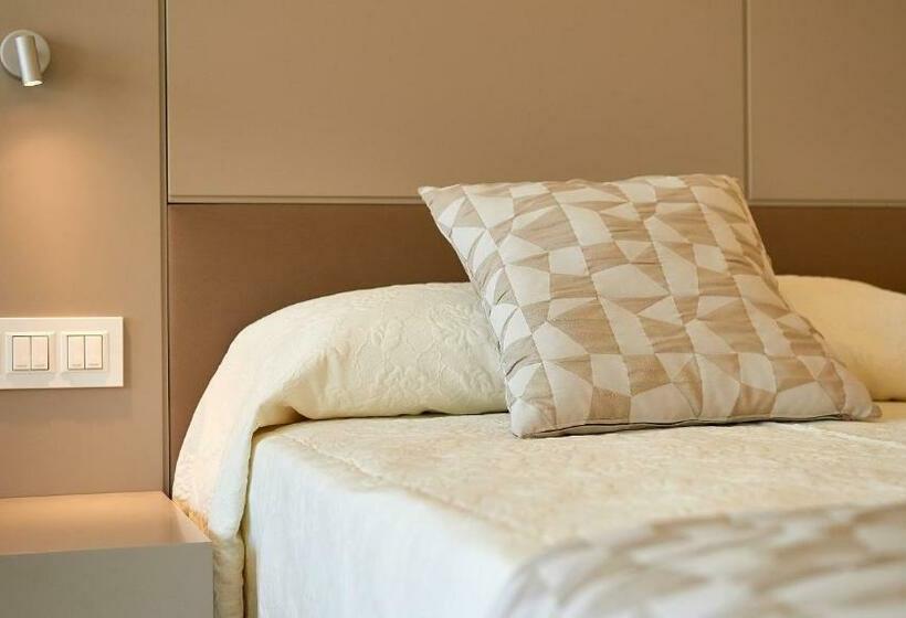 اتاق استاندارد با چشم‌انداز استخر, Hipotels Gran Playa de Palma