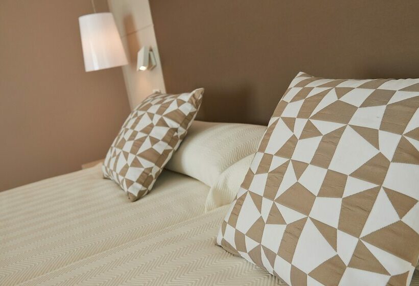 اتاق استاندارد با چشم‌انداز استخر, Hipotels Gran Playa de Palma