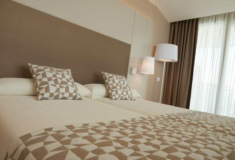 اتاق استاندارد با چشم‌انداز استخر, Hipotels Gran Playa de Palma