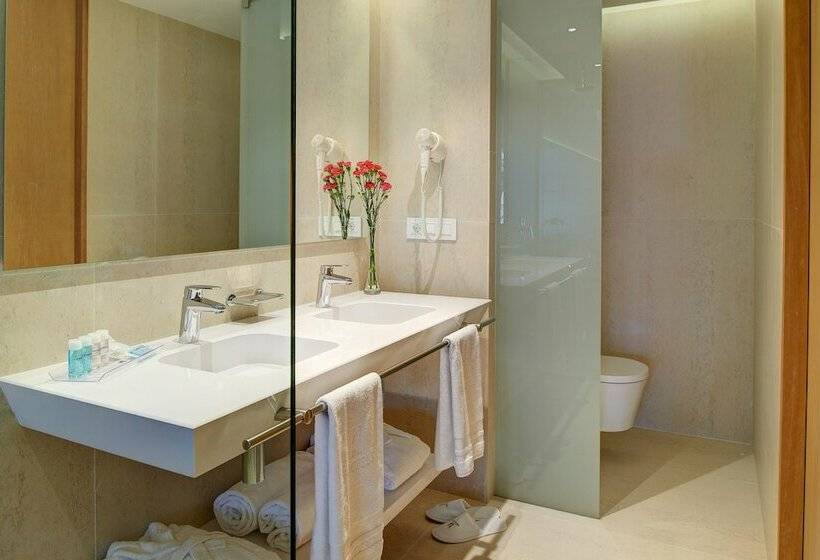 اتاق استاندارد با چشم‌انداز استخر, Hipotels Gran Playa de Palma