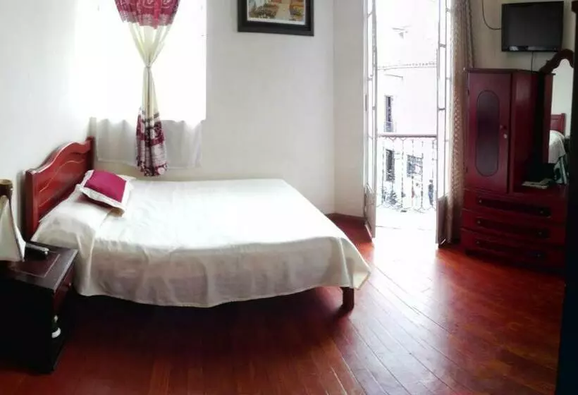 Standard Kolmen Hengen Huone, Alcayata Colonial