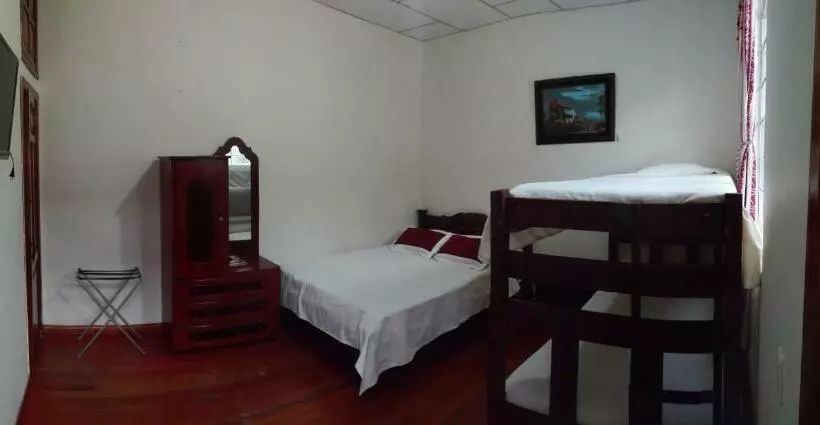 Standard Kolmen Hengen Huone, Alcayata Colonial
