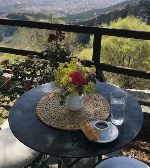 منزل غرفتين نوم, Archontiko Stafylopati