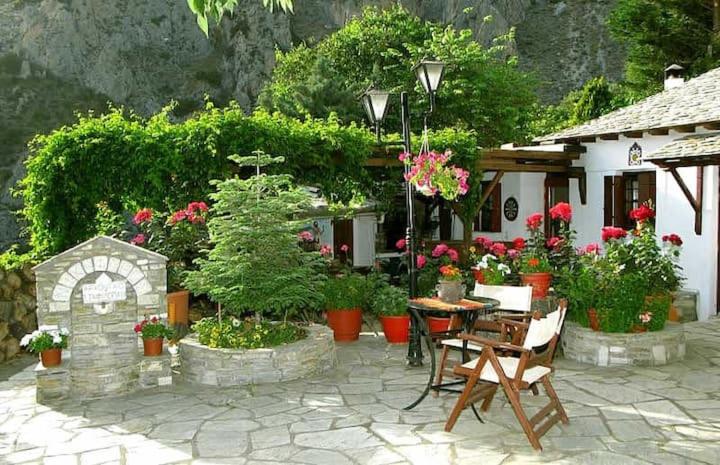 منزل غرفتين نوم, Archontiko Stafylopati