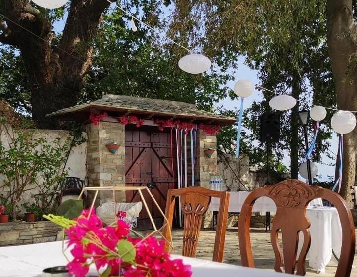 منزل غرفتين نوم, Archontiko Stafylopati