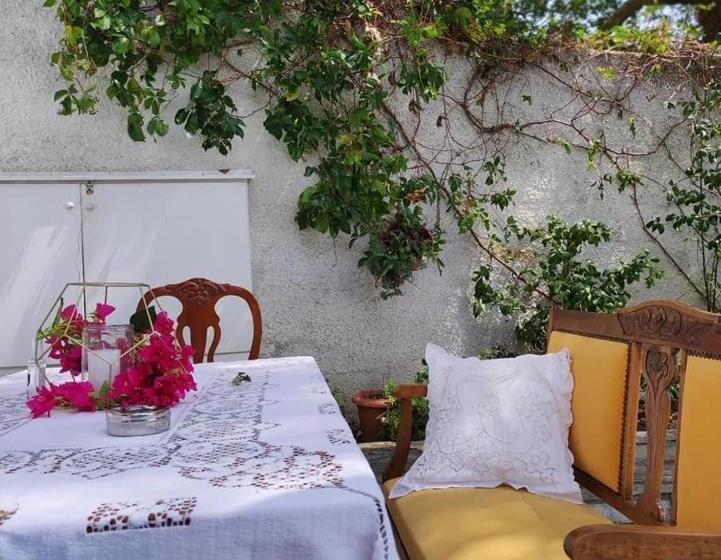 منزل غرفتين نوم, Archontiko Stafylopati