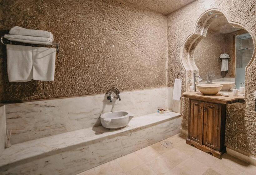 سوییت خانوادگی, Erenbey Cave