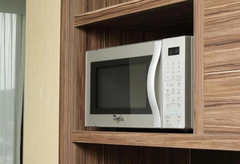 스위트 킹사이즈 침대, Holiday Inn Express & Suites Monterrey Valle, An Ihg