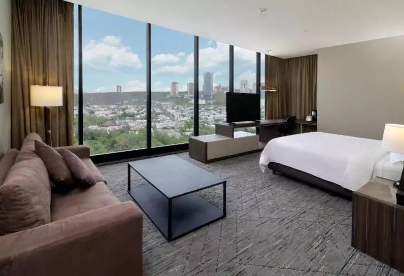 景色の見えるスイートルーム, Holiday Inn Express & Suites Monterrey Valle, An Ihg