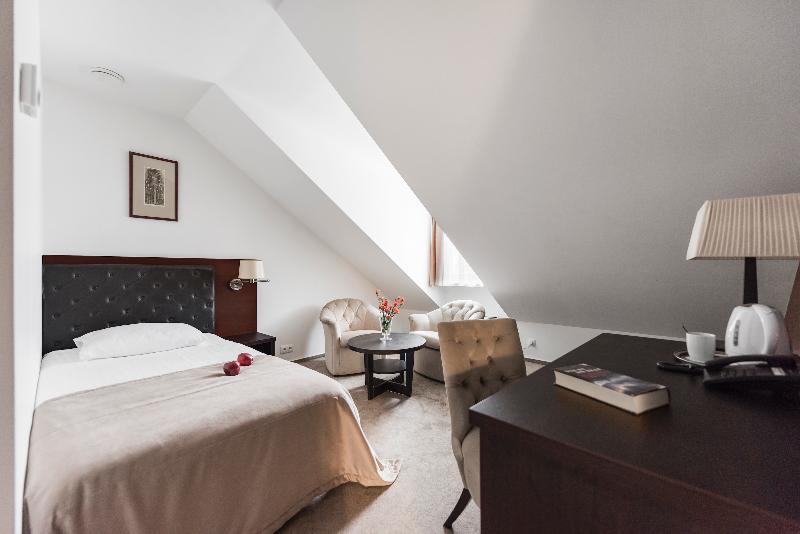 اتاق لوکس سه تخته, Kastel Grao Para