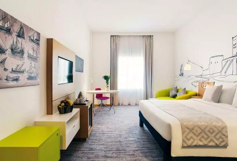 اتاق لوکس با چشم‌انداز استخر, Mercure Sohar