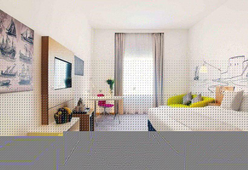 اتاق لوکس با چشم‌انداز استخر, Mercure Sohar
