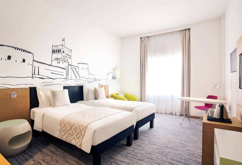 اتاق لوکس با چشم‌انداز استخر, Mercure Sohar
