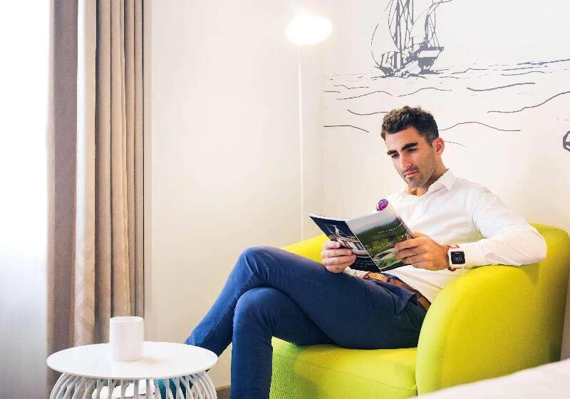 اتاق لوکس با چشمانداز استخر, Mercure Sohar