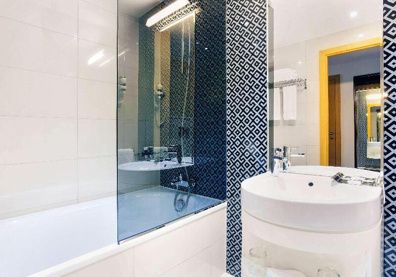 اتاق لوکس با چشمانداز استخر, Mercure Sohar