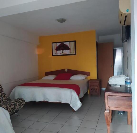 غرفة ديلوكس مطلّة علي البحر مزوَّدة بشُرفة, Oasis Cuyutlan