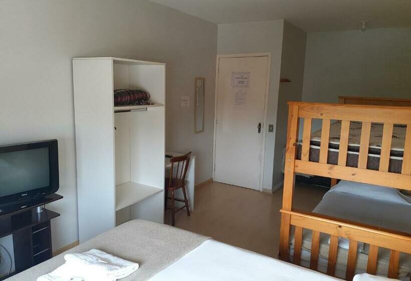 חדר סטנדרטי לארבעה עם חדר אמבטיה משותף, Pousada Terra Sul