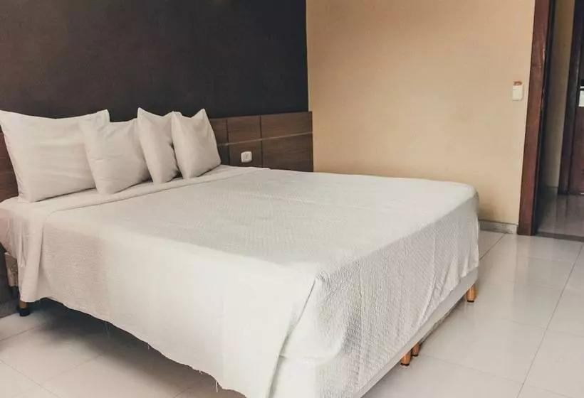 اتاق لوکس, Safira Praia
