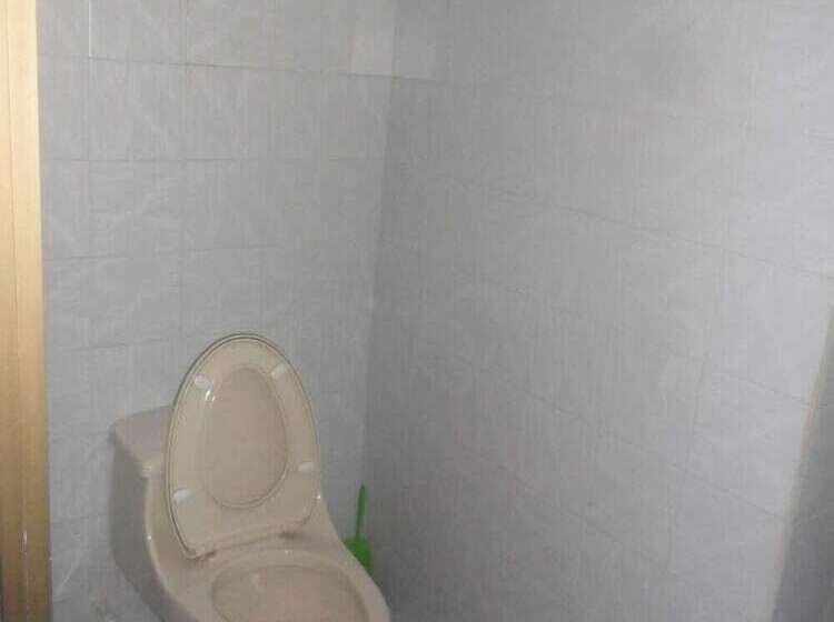 חדר משפחתי, Sheylla's Place