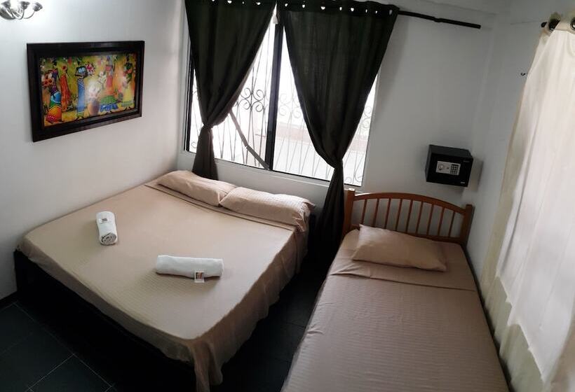 חדר משפחתי חדר אמבטיה משותף, Sheylla's Place