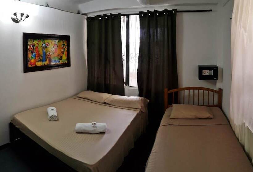 家庭房间共用浴室, Sheylla's Place