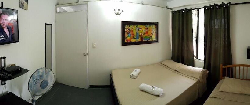 家庭房间共用浴室, Sheylla's Place