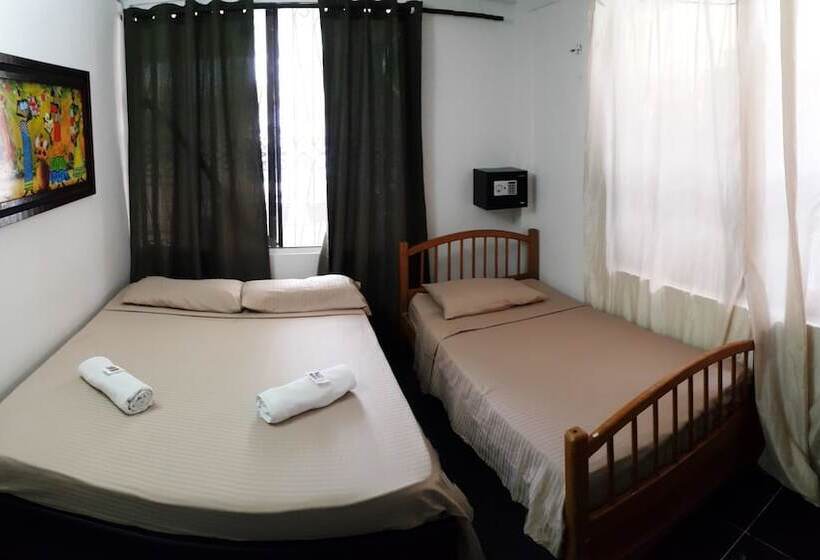 家庭房间共用浴室, Sheylla's Place