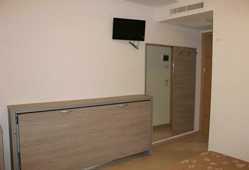 Camera Tripla Standard, Villa Enea