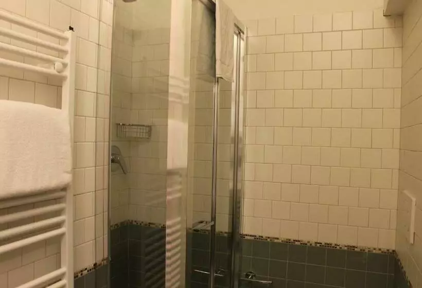 Standard Neljän Hengen Huone, Villa Enea