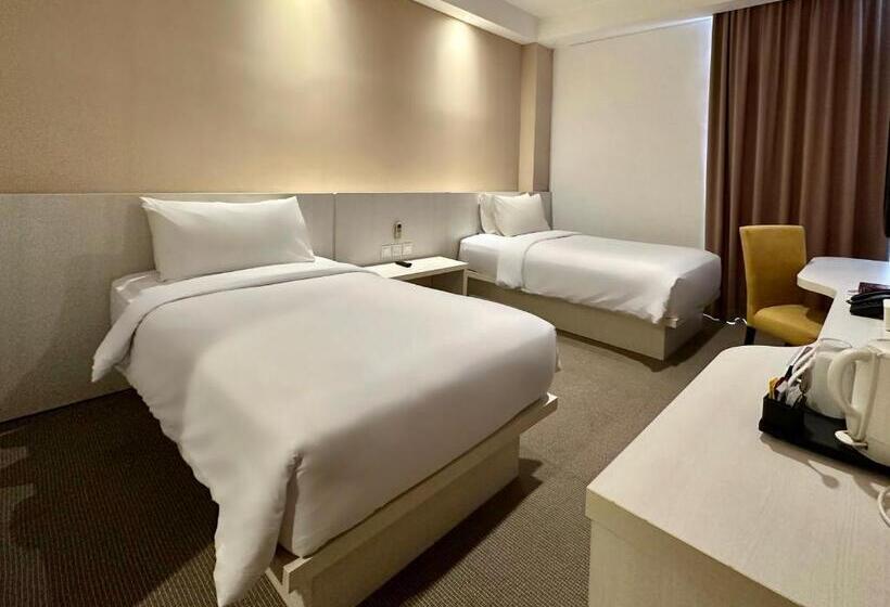 スーペリアールーム, Yasmin Karawaci