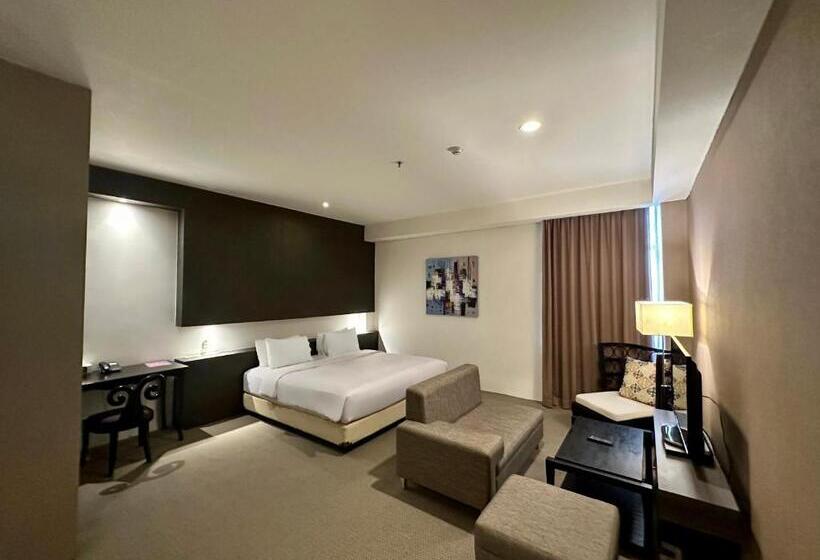 デラックスルーム, Yasmin Karawaci