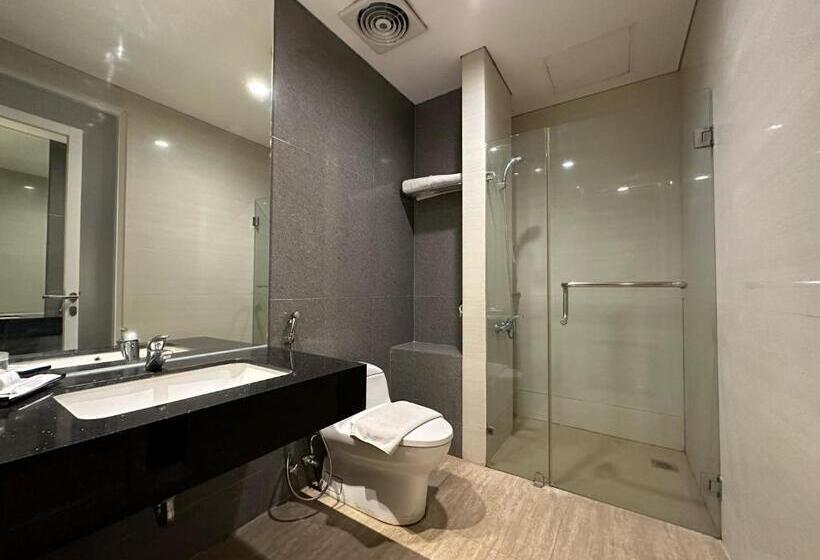 デラックスルーム, Yasmin Karawaci