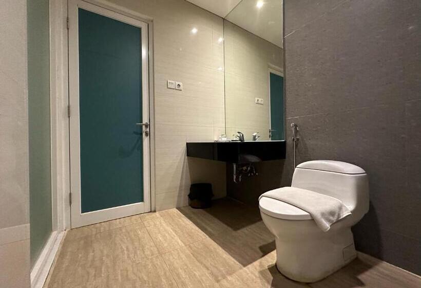 デラックスルーム, Yasmin Karawaci