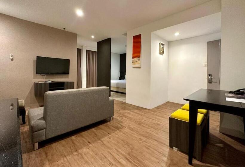 デラックススタジオ, Yasmin Karawaci