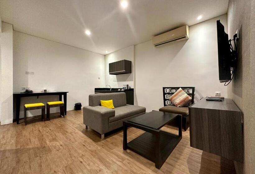 デラックススタジオ, Yasmin Karawaci