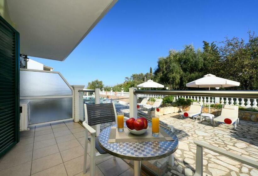 プールの見えるスタンダードトリプルルーム, Kerkyra Island