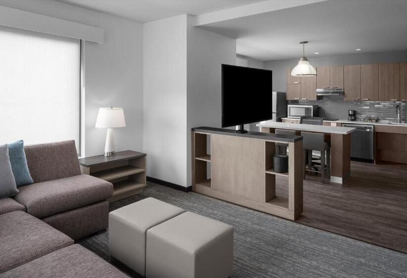 جناح سرير ملكى, Hyatt House Lansing University Area