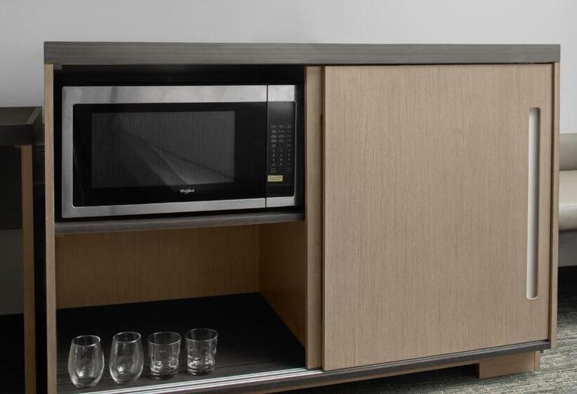 غرفة قياسية سرير كينج لذوى الإحتياجات الخاصة, Hyatt House Lansing University Area