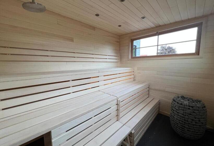 غرفة قياسية مطلّة علي الحديقة, St. James Social