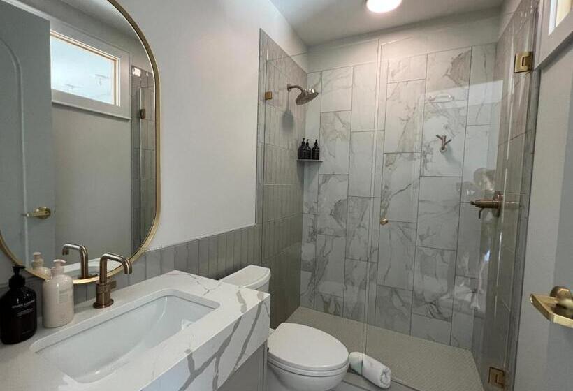 غرفة قياسية مطلّة علي الحديقة, St. James Social