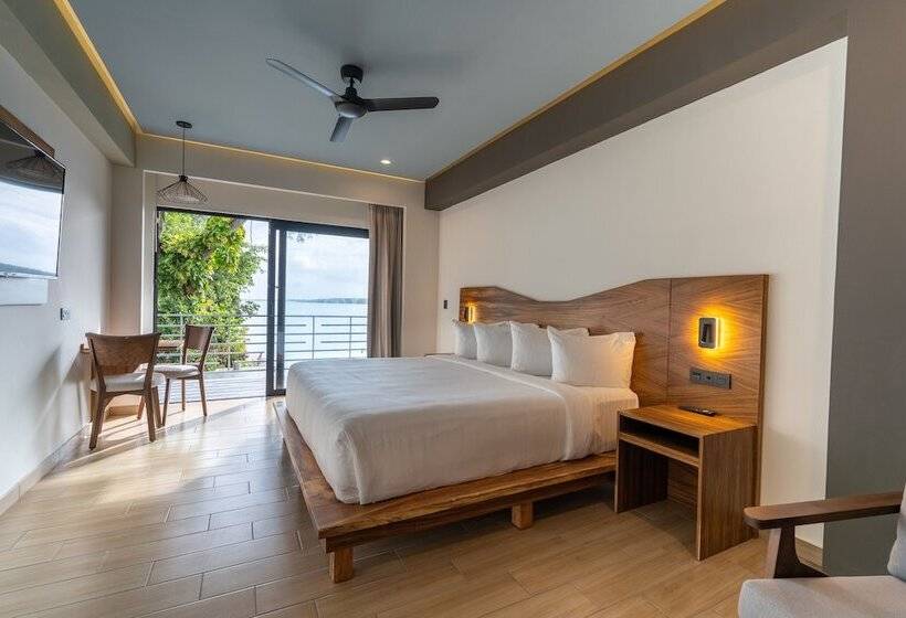 غرفة ديلوكس سرير كينج, Cristalino Lagoon Front Hotel, Restaurant & Spa