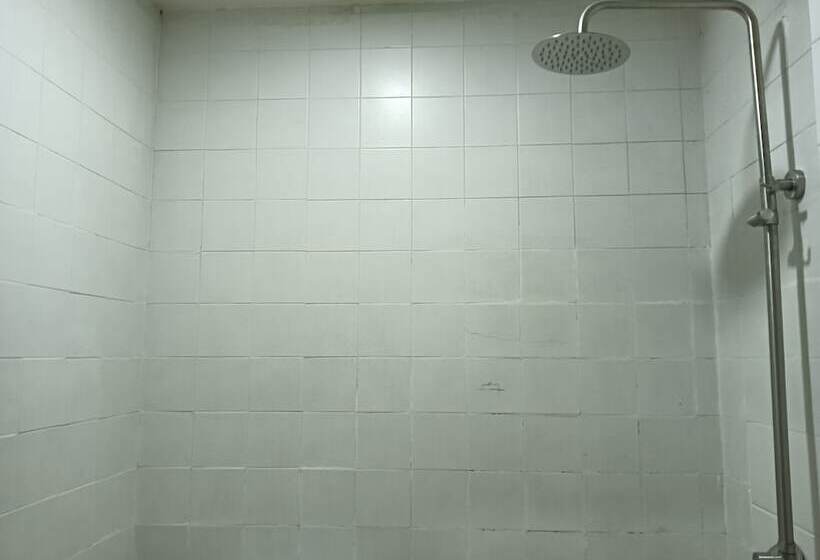 חדר דלוקס לשלושה, Oriental