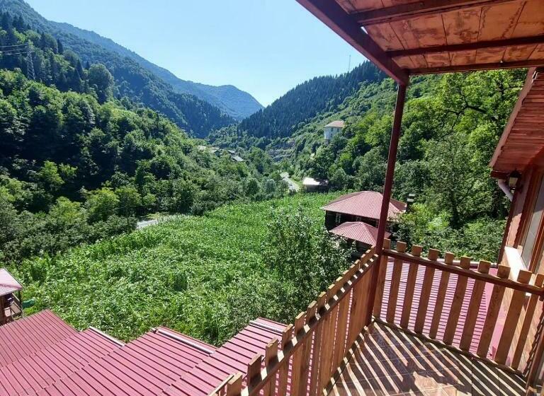 חדר סטנדרטי לשלושה עם נוף, Gogalay Bungalov Hotel  Restoran