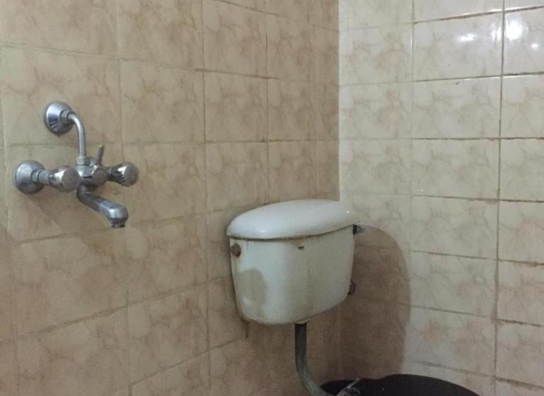 Deluxe Kolmen Hengen Huone, Goroomgo Shanti Guest House Varanasi